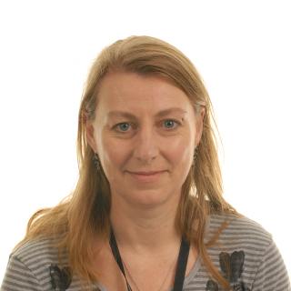Dr Liz Dinnie