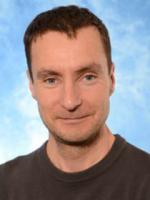 headshot simon turner